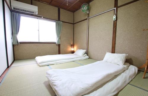 Suminoe House | 2 floors japanese style, direct to KIX, 10mins train to Namba, 5mins walk to stn , 2-6ppl
