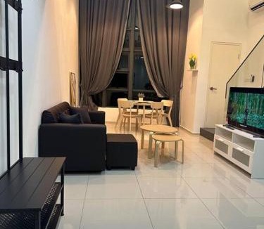 Taman Mutiara Apartment | 2 Guest Duplex City Center Eko Cheras Mall Kuala Lumpur Pavilion Bukit Bintang KLCC Petaling Street Central Market National Zoo Batu Caves Merdeka Square