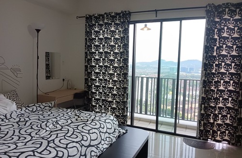 Shah Alam Apartment | 2 minutes walk to the theme park! Family-sized studio home @ i-City by Nuriman