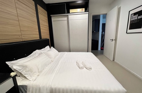 Mont Kiara House | 2 pax Arcoris Mont Kiara - near 163 mall, Publika