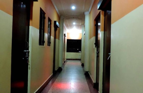 Dhanbad Hotel | 22 m² Hotel ∙ 4 guests