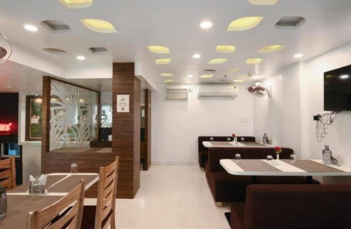 Nathdwara Hotel | 26 m² Hotel ∙ 4 bedrooms ∙ 3 guests