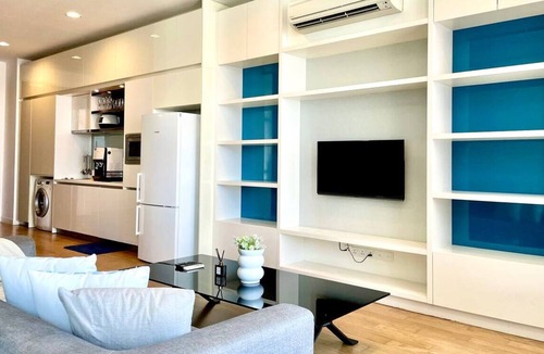 Kuala Lumpur City Centre Apartment | 2BR Suite 8 mins to KLCC w/Nflx & Free Parking