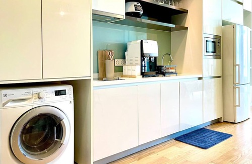 Kuala Lumpur City Centre Apartment | 2BR Suite 8 mins to KLCC w/Nflx & Free Parking
