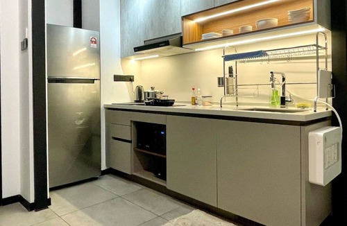 Kuala Lumpur Apartment | 2BR Suite KLCC & Merdeka Tower View - Free Parking