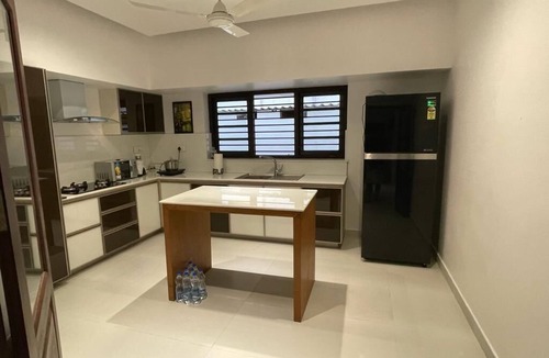 Thiruvananthapuram House | 3 bed 3 bath, 2 kitchen, executive villa in Kowdiar, Trivandrum, Keralan