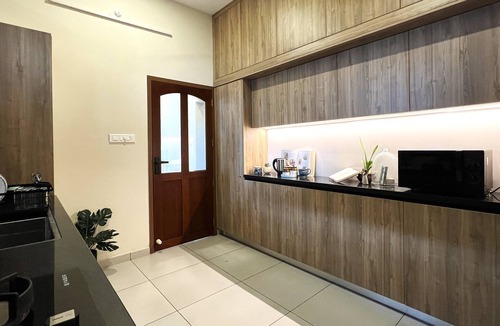 Kazhuthumuttu House | 3-Bedroom Colonial style house near historic Fort Kochi with WiFi, AC