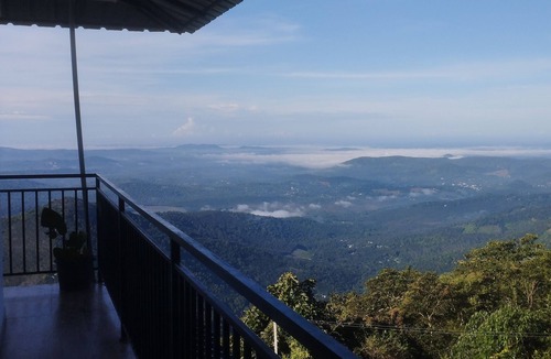 Elappara Villa | 3-bedroom villa in Panchalimedu with stunning views, spa,wifi, bonfire, BBQ & !