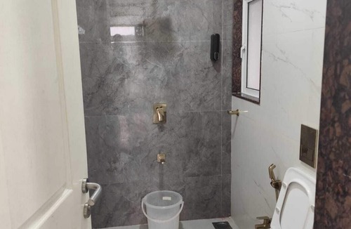 Santacruz Bed & Breakfast | 3 BHK Apartment with AC, WiFi, and Rooftop in Santacruz, Mumbai.