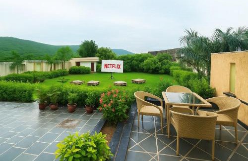 Jamdoli Villa | 3 BHK Farm With Indoor Pool Near jaipur