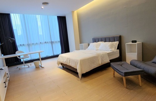 Taman Bukit Pantai Apartment | 3 minutes to Kerinchi Station! Contemporary Studio near Mid Valley