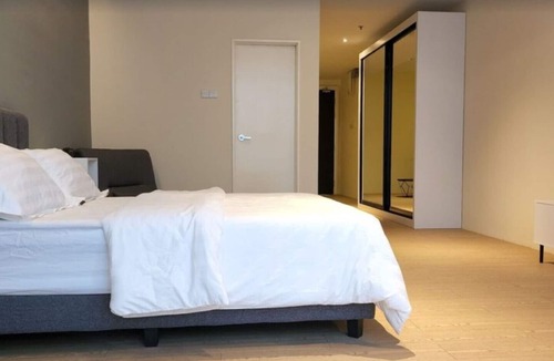 Kampung Kerinchi Apartment | 3 minutes to Kerinchi Station! Contemporary Studio near Mid Valley