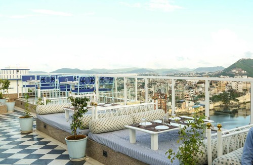 Lake Swaroop Sagar Hotel | 300 m² Hotel ∙ 2 guests