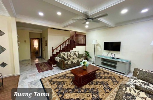 Bandar Tun Razak House | 3000 m² House ∙ 4 bedrooms ∙ 12 guests