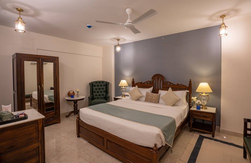 Lalkothi Hotel | 35 Sahakar Suites