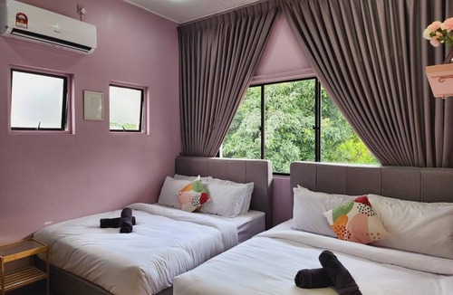 Petaling Jaya House | 3500 m² House ∙ 4 bedrooms ∙ 18 guests
