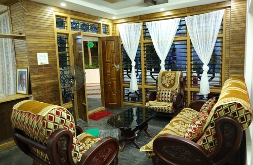 Thodupuzha Apartment | 4 Bed Flat - Sleeps 8 - Pets - Smoking - Parking
