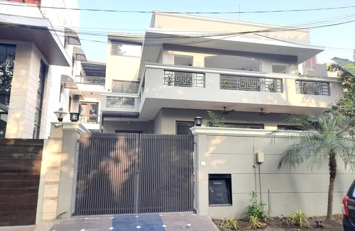 Gurugram House | 4 Bedroom Duplex Villa Opp to Galleria Market, DLF Phase 4