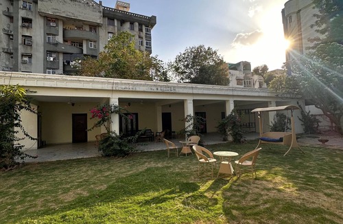 Bani Park Villa | 4 Bedroom Private Villa in city center.
