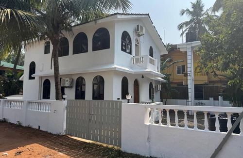 Candolim Villa | 4-bedroom villa with 4 bathrooms with many amenities and a 24/7 care taker.