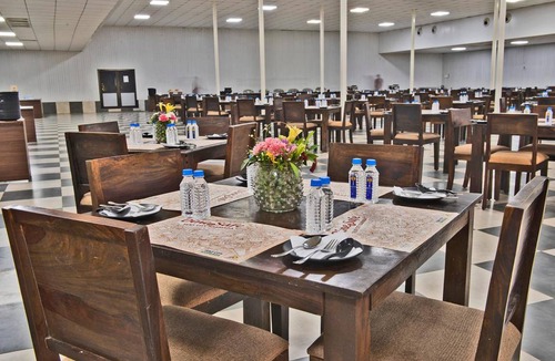 Rajpipla Hotel | 47 m² Hotel ∙ 3 guests