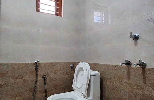 Thiruvananthapuram House | 5-bedroom Home Stay in the heart of Thiruvananthapuram with WiFi, AC