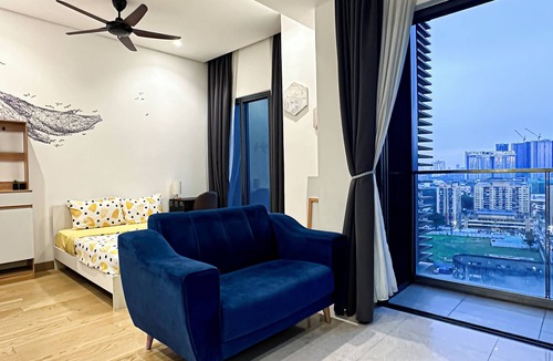 Pudu Apartment | 5 minutes to Bukit Bintang! Couple studio Apartment/Infinity pool/Metro station.