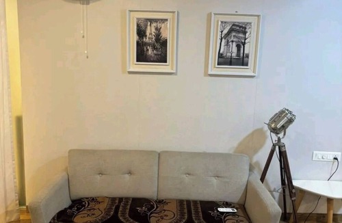 Surat Apartment | 5mints to Airport! Family sized cosy place swimming pool, garden, gym & playarea