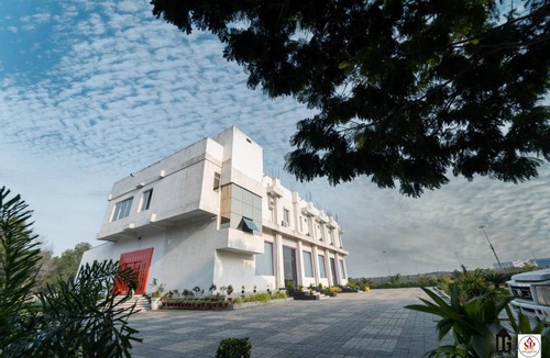 Hazaribagh Hotel | 60 m² Hotel ∙ 3 guests