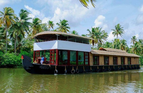 Alappuzha Boat Rental | 60 m² Houseboat ∙ 7 bedrooms ∙ 18 guests