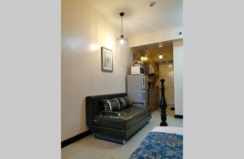 Mandaluyong Apartment | 606 Deluxe Studio Room with Big Balcony and Netflix