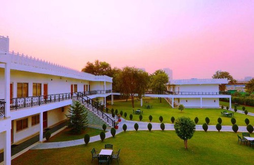 Gurugram Resort | 74 m² Resort ∙ 127 guests