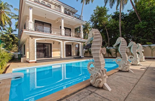 Saunta Vaddo Villa | 8 Bedroom Luxury villa 10 min walk to Calangute beach with Private Swimming Pool