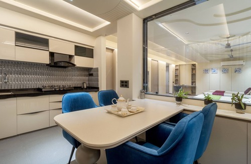 Pink City House | 800 sq ft studio good for 4 to 6 adults. centrally located and fully equipped
