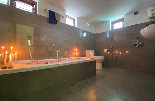 Thiruvananthapuram House | 8000 m² Bungalow ∙ 2 bedrooms ∙ 5 guests