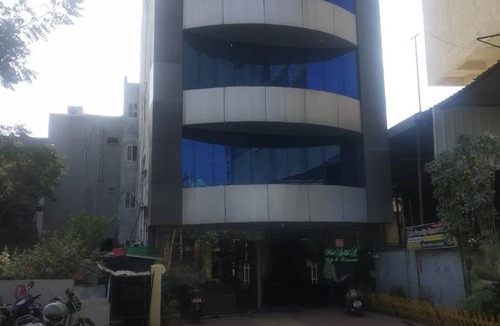 Indore House | 9000 m² House ∙ 15 bedrooms ∙ 2 guests