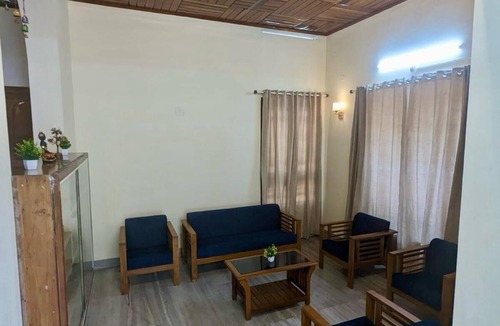 Kottayam Villa | 90s villa in Kanjikuzhy. Family-friendly, food nearby. Attractions close