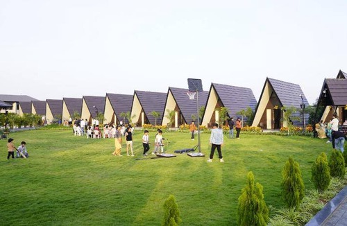 Rajpipla Bed & Breakfast | 93 m² Bed and breakfast ∙ 127 guests