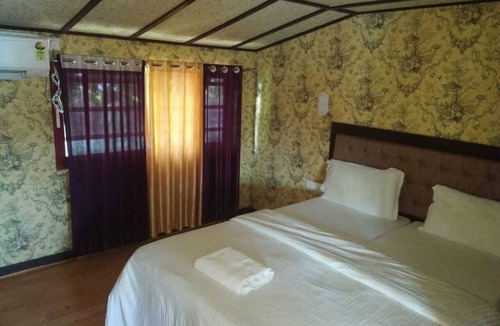 Aryad South Boat Rental | 9bedroom private houseboat or 9bedroom suite