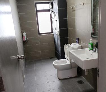 Cyberjaya Apartment | A-18-09 La Reve SuiteHyveWiFiNETFLIXFreeParking