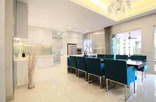 Cheras House | A Chic 4BR Oasis with Gazebo, Your Dream Getaway