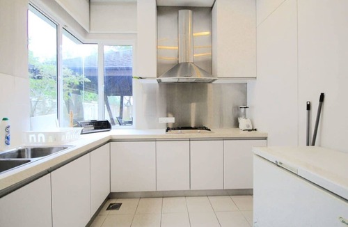 Cheras House | A Chic 4BR Oasis with Gazebo, Your Dream Getaway