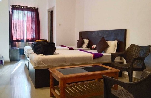 Bodh Gaya Bed & Breakfast | A popular 5-bedroom bed and breakfast accommodation in Bodh Gaya.