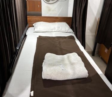 Ahmedabad City Centre Hostel | aaram ac dormitory