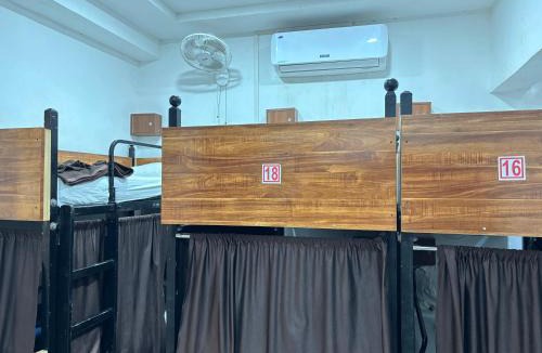 Ahmedabad City Centre Hostel | aaram ac dormitory