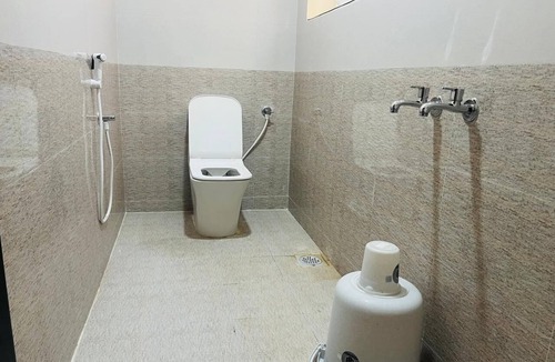 Mayiladuthurai Hotel | Aashira Residency