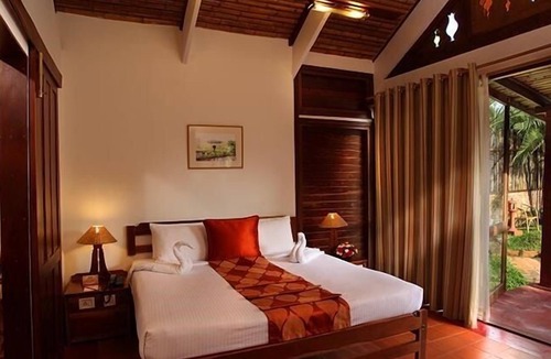 Kumarakom Hotel | Abad Whispering Palms