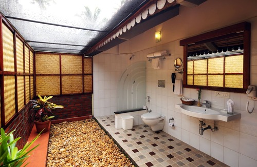Kumarakom Hotel | Abad Whispering Palms