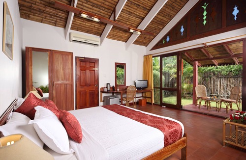 Kumarakom Hotel | Abad Whispering Palms