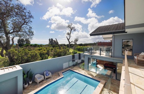 Rosebud House | Absolute Beachfront - Luxury Accommodation in Rosebud